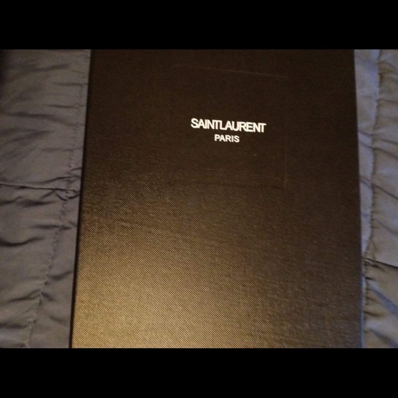 Woman’s heels. Saint Laurent - Picture 2 of 3